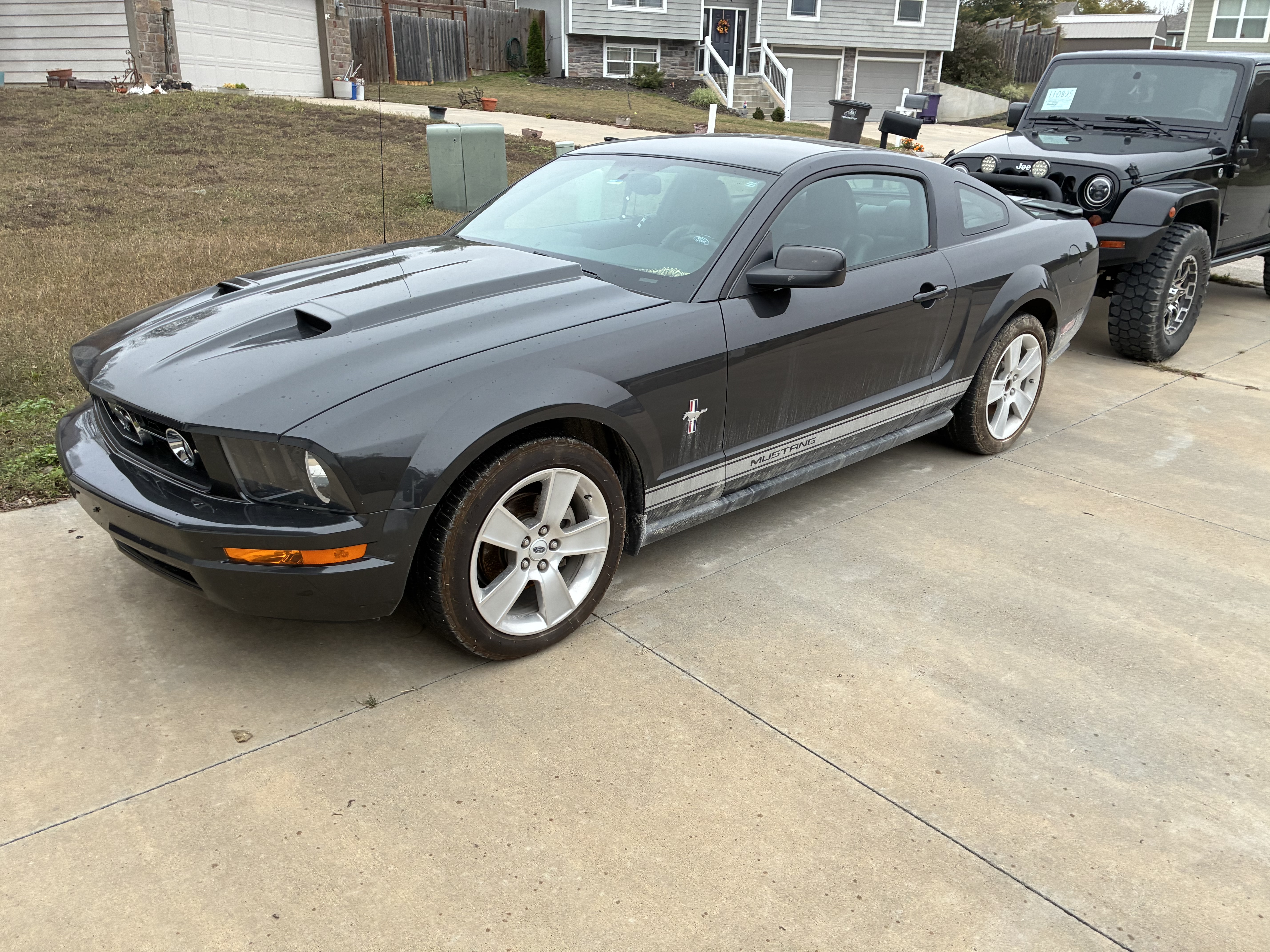 Used 2007 Ford Mustang Premium RWD image 2