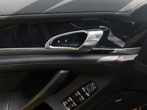 Used 2016 Porsche Panamera S RWD image 14