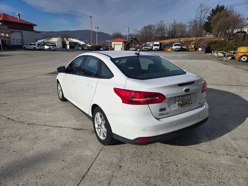 Used 2016 Ford Focus SE w/ Reverse Sensing Package image 5