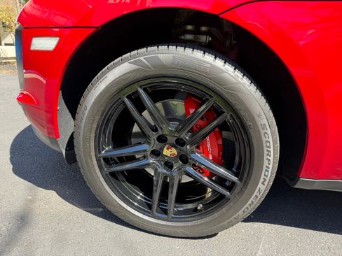 Used 2021 Porsche Macan image 12