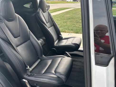 Used 2017 Tesla Model X 75D image 9