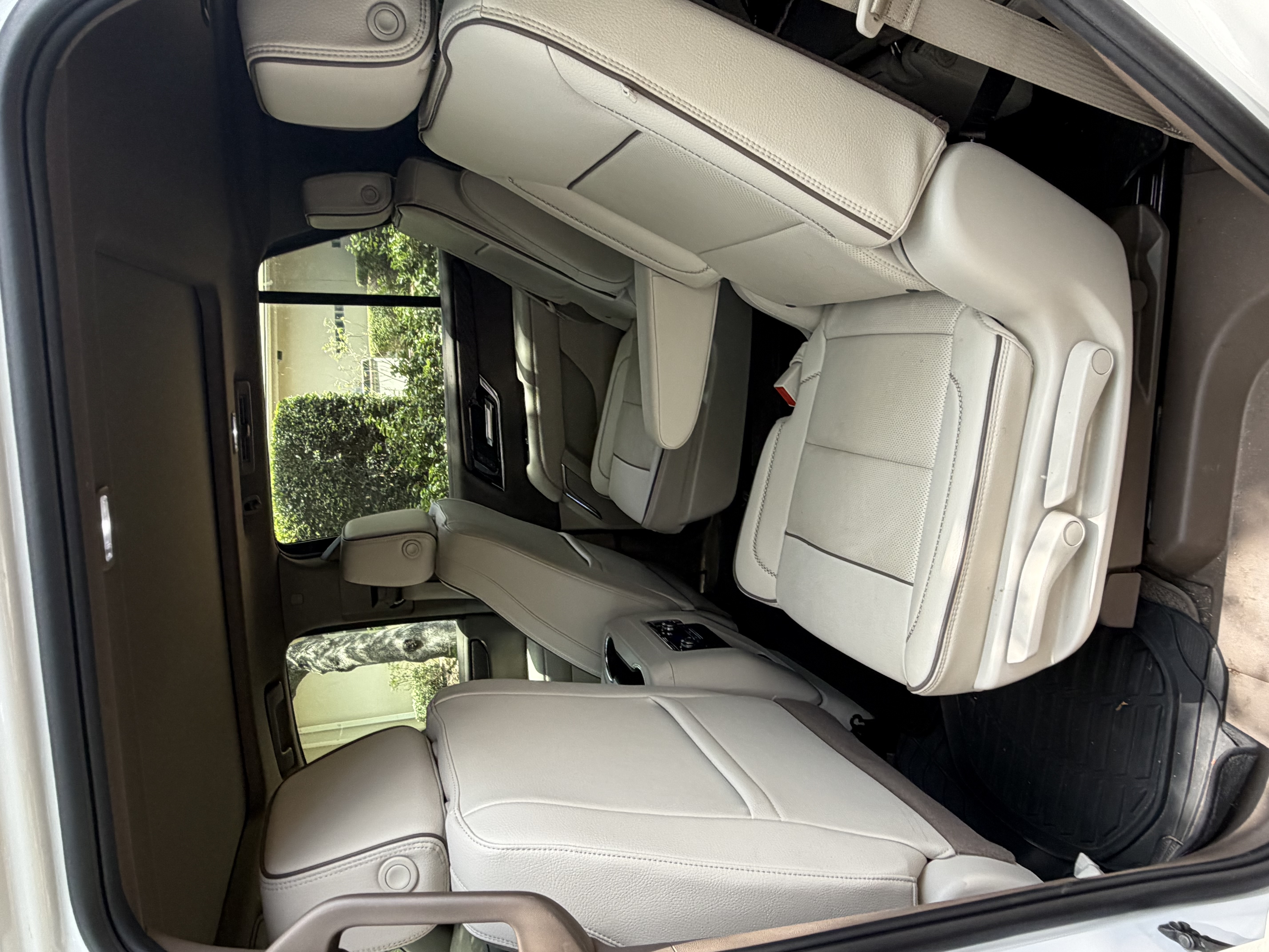 Used 2025 GMC Yukon Denali w/ Sun & Power Step Package RWD image 8