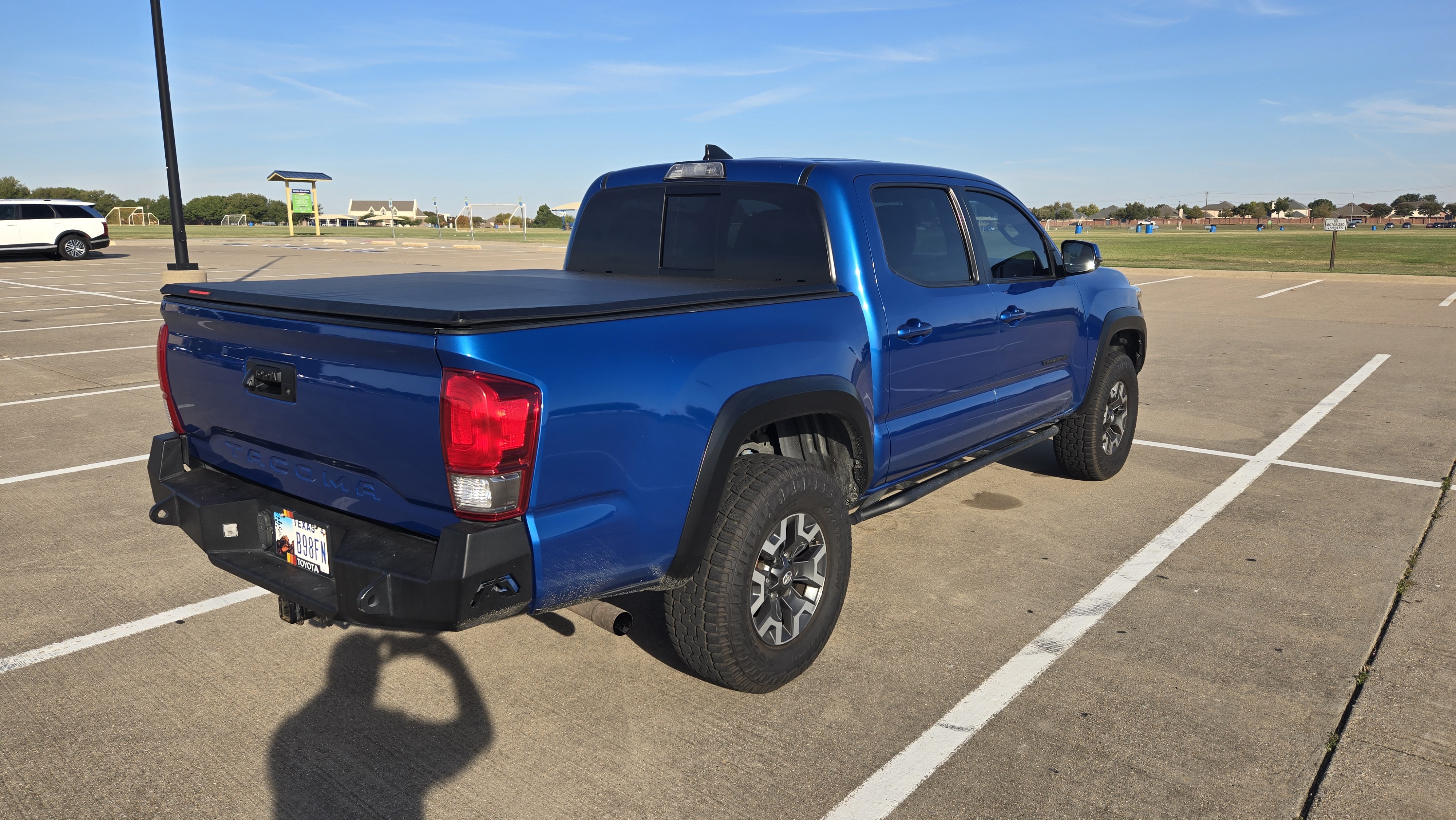 Used 2017 Toyota Tacoma TRD Off-Road w/ Tow Package (A/T) AWD/4WD image 8