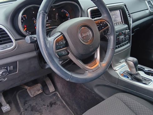 Used 2018 Jeep Grand Cherokee Laredo image 9