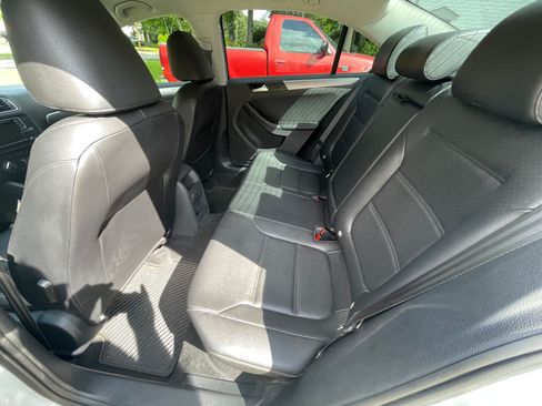 Used 2017 Volkswagen Jetta SE FWD image 10
