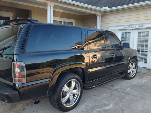 Used 2000 Chevrolet Suburban LT w/ LT Preferred Equipment Group image 4