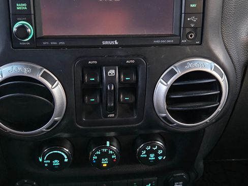 Used 2015 Jeep Wrangler Unlimited Rubicon image 20