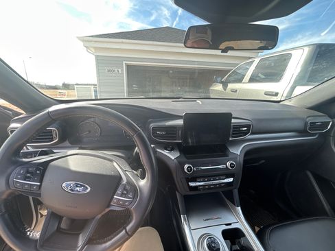 Used 2020 Ford Explorer XLT w/ Equipment Group 202A image 1