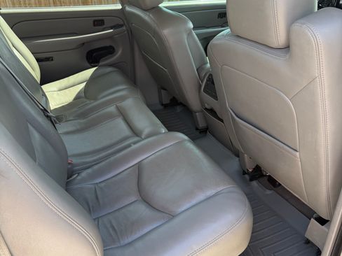 Used 2005 GMC Sierra 2500 SLT w/ Heavy-Duty Power Package AWD/4WD image 9