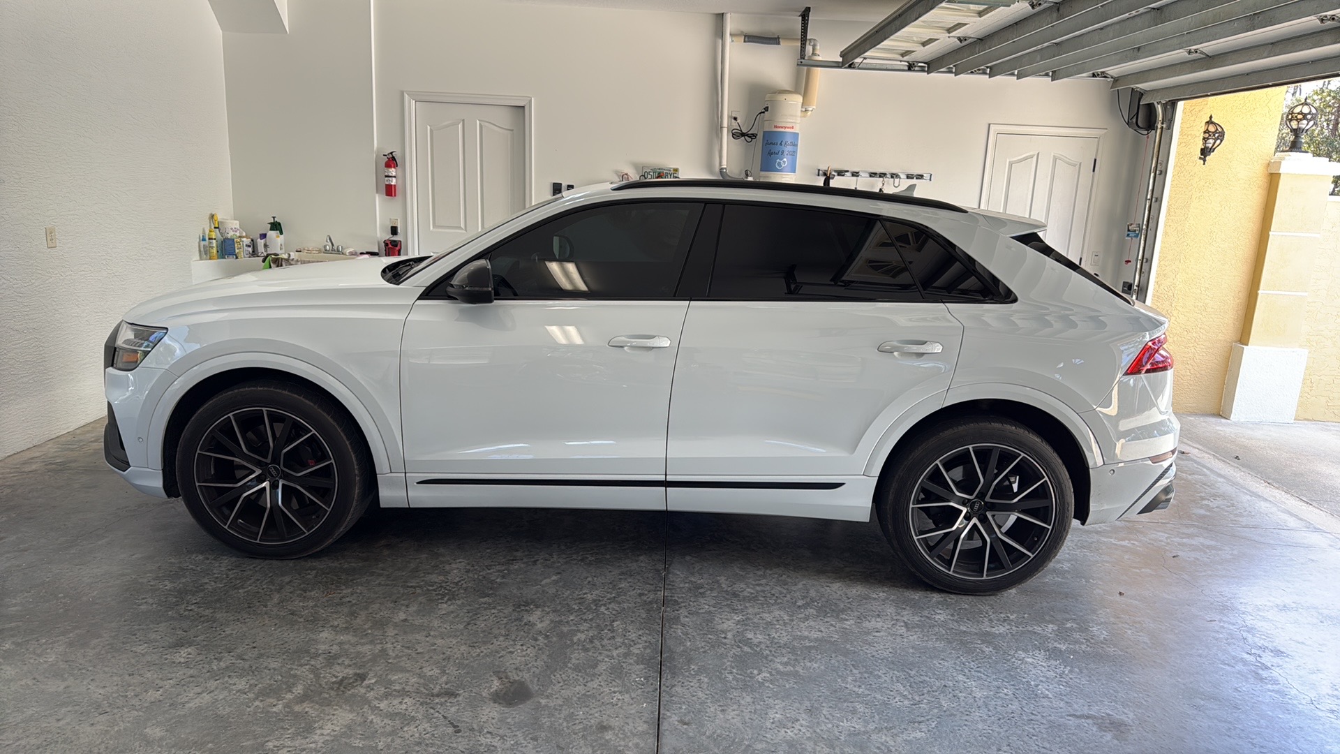 Used 2020 Audi SQ8 Prestige w/ Prestige Package AWD/4WD image 1