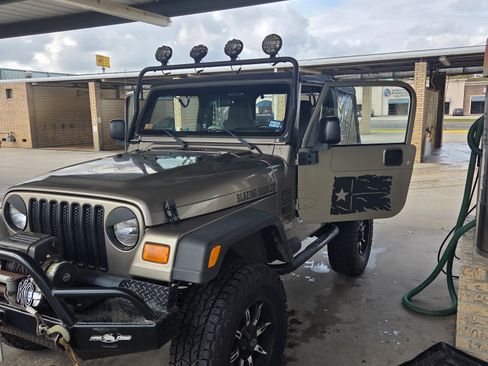 Used 2003 Jeep Wrangler X image 4