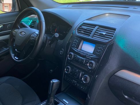 Used 2016 Ford Explorer XLT image 5