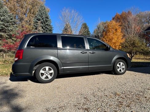 Used 2012 Dodge Grand Caravan SXT image 12