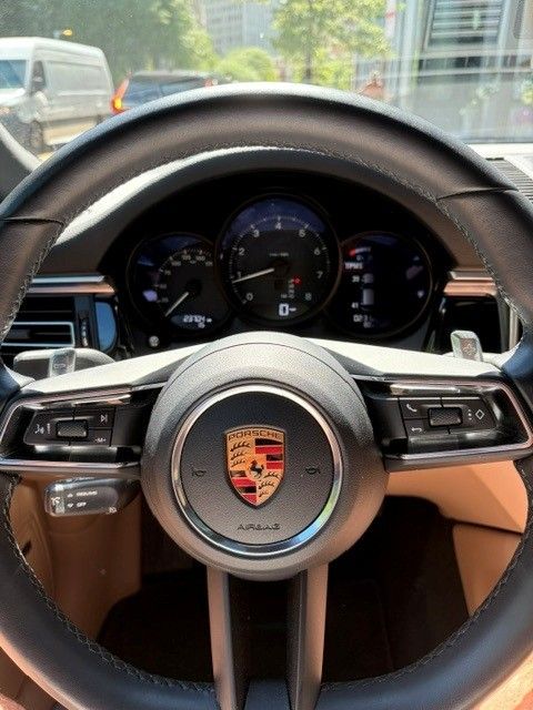 Used 2022 Porsche Macan AWD/4WD image 10