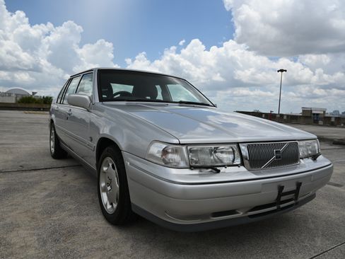 Used 1998 Volvo S90 RWD image 2
