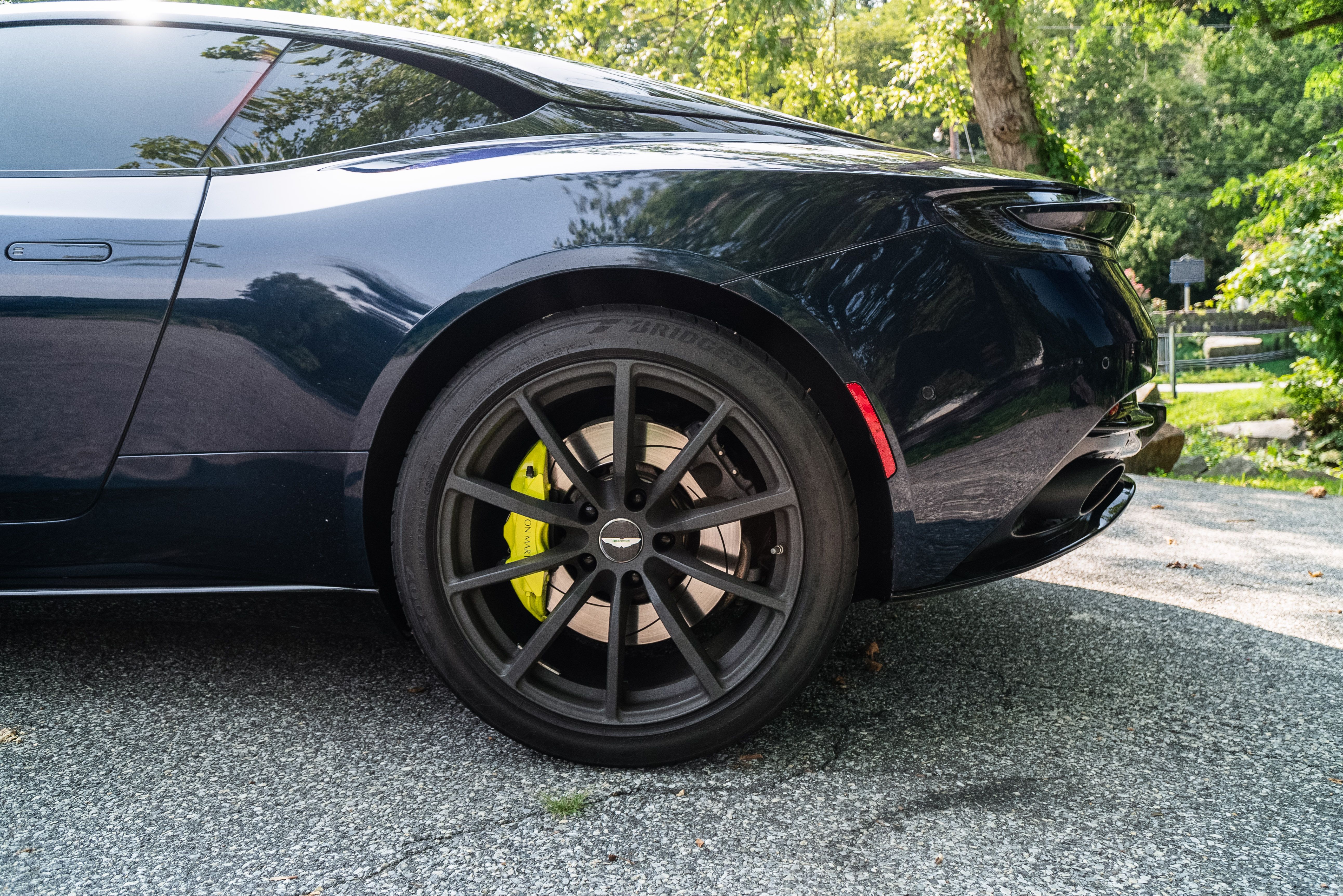 Used 2019 Aston Martin DB11 AMR RWD image 5