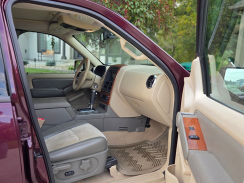 Used 2006 Ford Explorer Eddie Bauer image 12