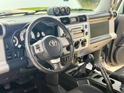 Used 2007 Toyota FJ Cruiser 4WD w/ Upgrade Pkg 2 image 15