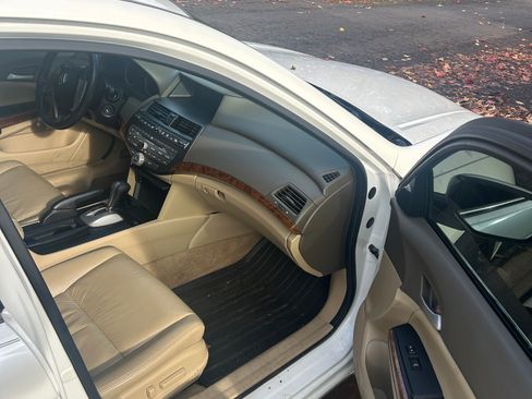 Used 2010 Honda Accord EX-L image 9