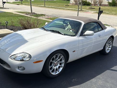 Used 2001 Jaguar XKR Convertible image 4