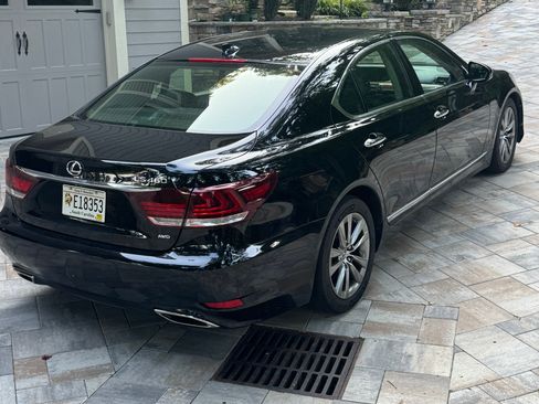Used 2017 Lexus LS 460 AWD w/ Comfort Package image 12