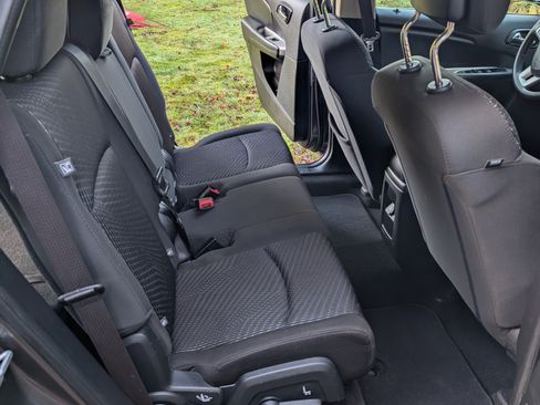 Used 2016 Dodge Journey SE image 8