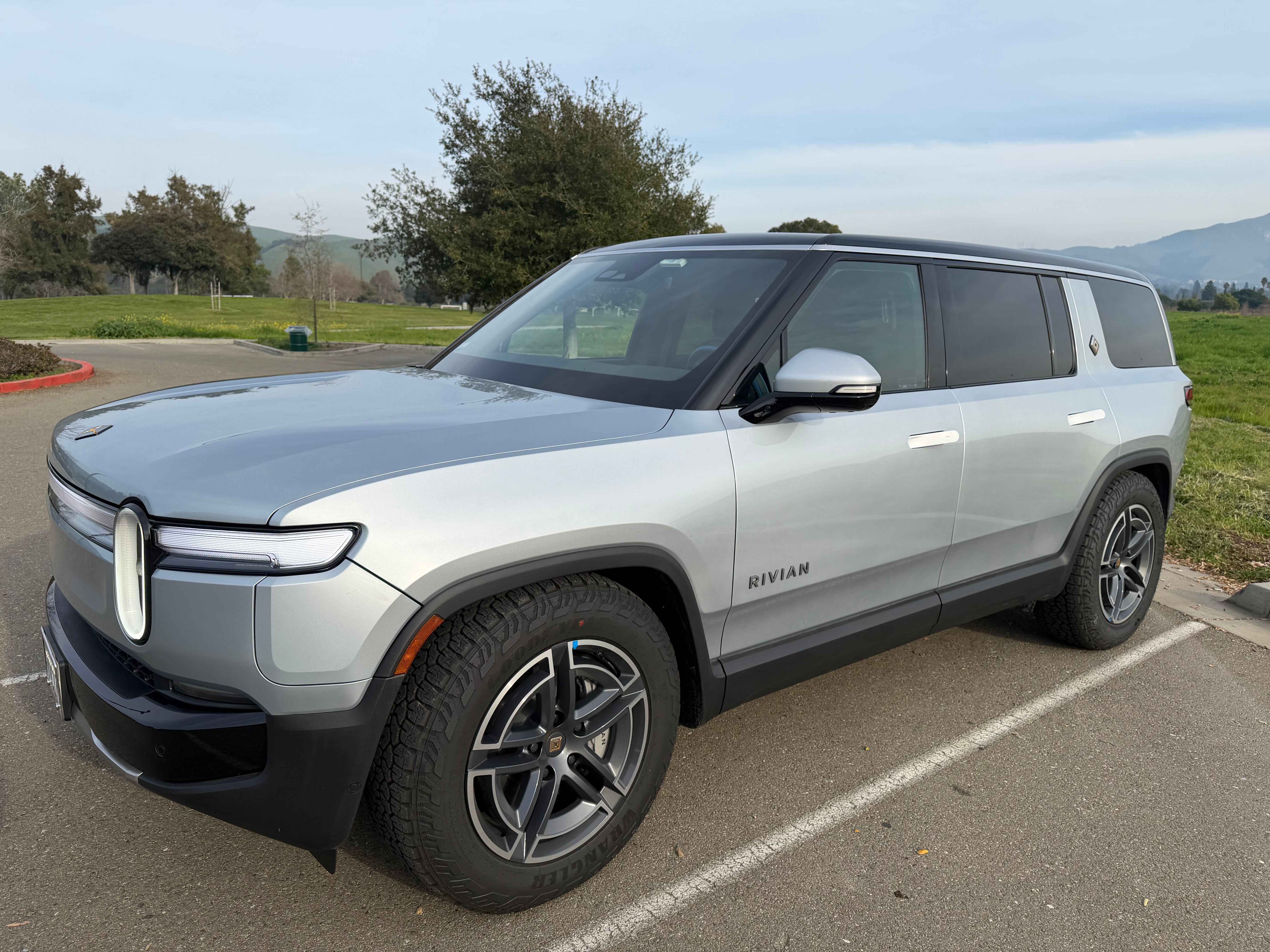 Used 2026 Rivian R1S Adventure AWD/4WD image 2