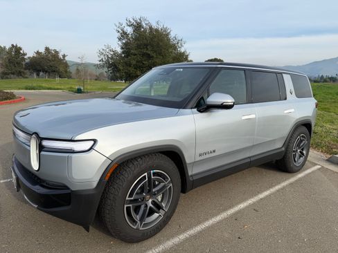 Used 2026 Rivian R1S Adventure image 2