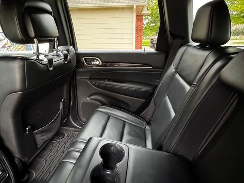 Used 2015 Jeep Grand Cherokee Overland AWD/4WD image 9