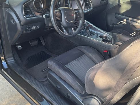 Used 2017 Dodge Challenger R/T image 10