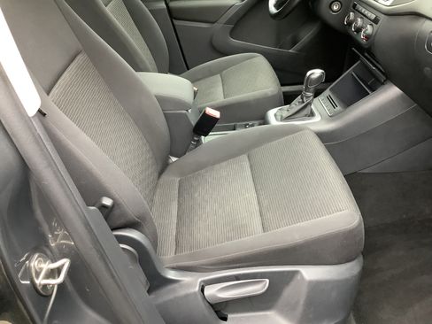 Used 2015 Volkswagen Tiguan S image 5