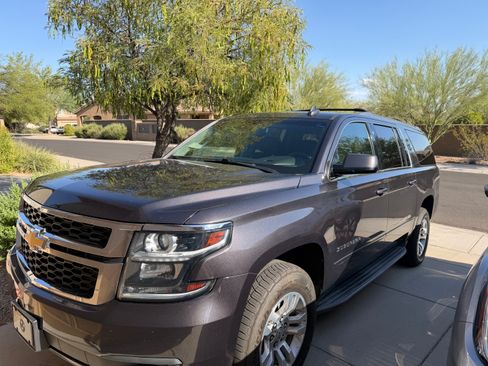 Used 2018 Chevrolet Suburban LS w/ Enhanced Driver Alert Package RWD image 4