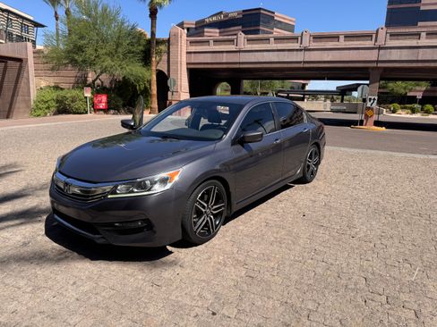 Used 2017 Honda Accord Sport image 10