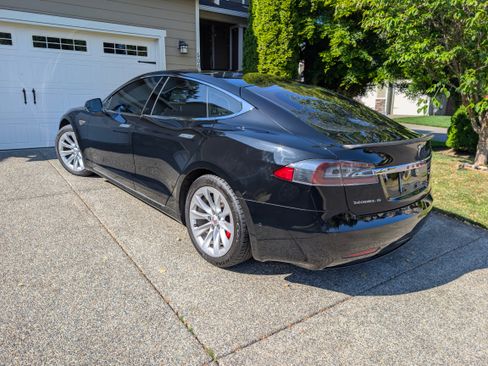 Used 2016 Tesla Model S P90D image 5
