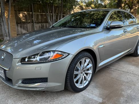 Used 2013 Jaguar XF image 2