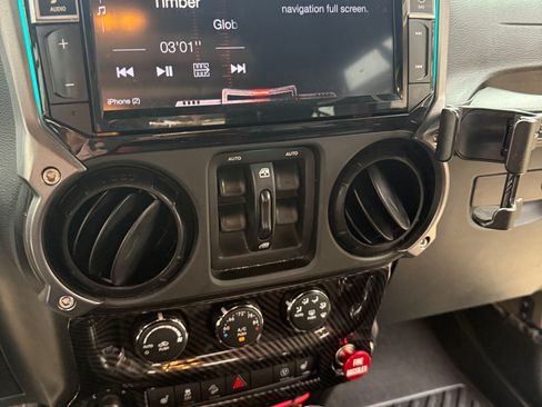 Used 2018 Jeep Wrangler Unlimited Rubicon AWD/4WD image 14