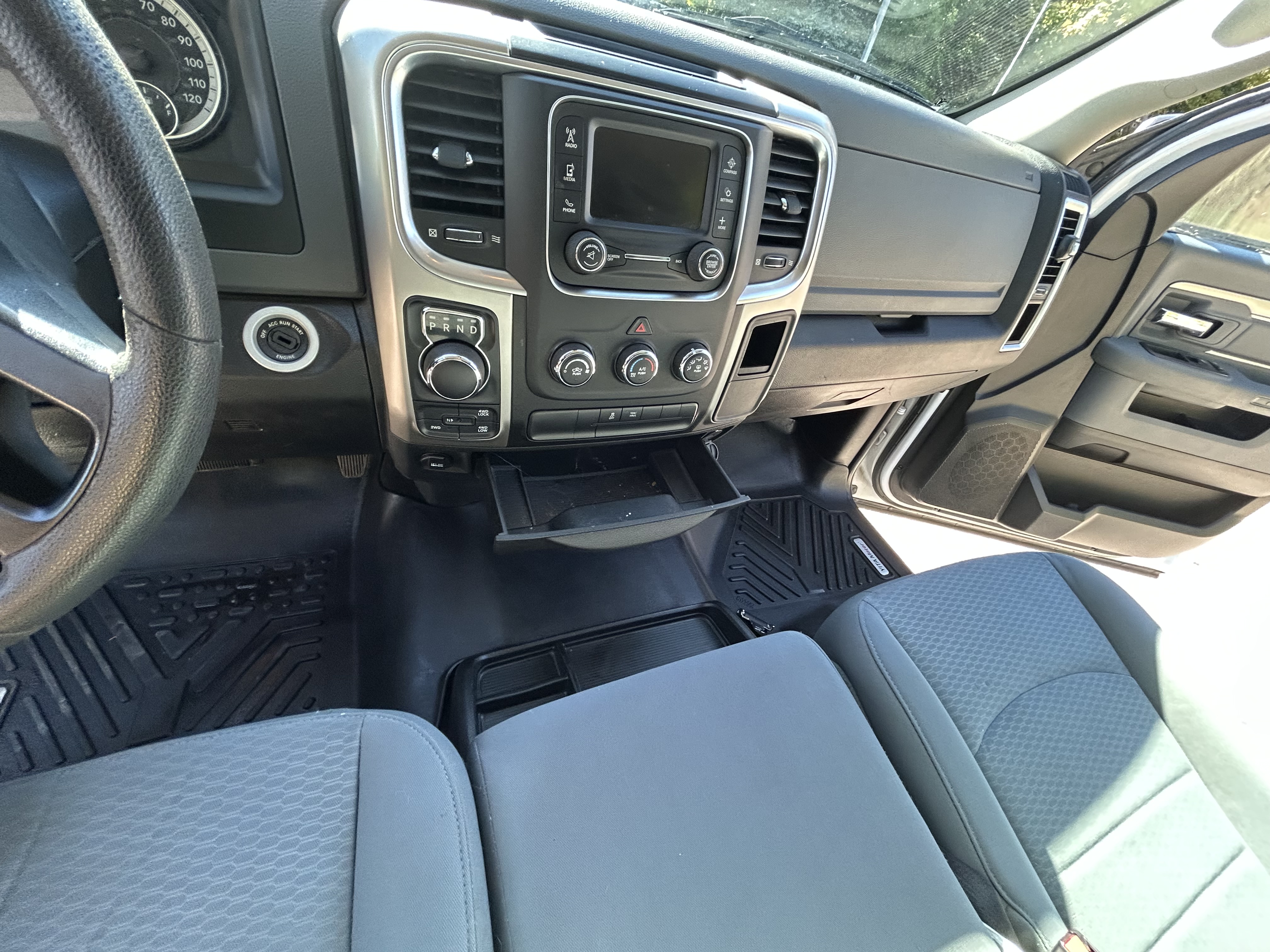 Used 2019 RAM 1500 Classic SLT AWD/4WD image 10