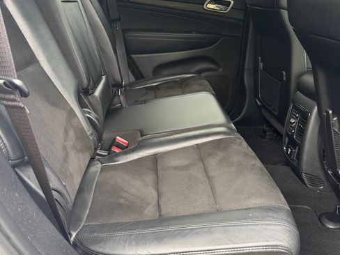 Used 2019 Jeep Grand Cherokee Altitude AWD/4WD image 17