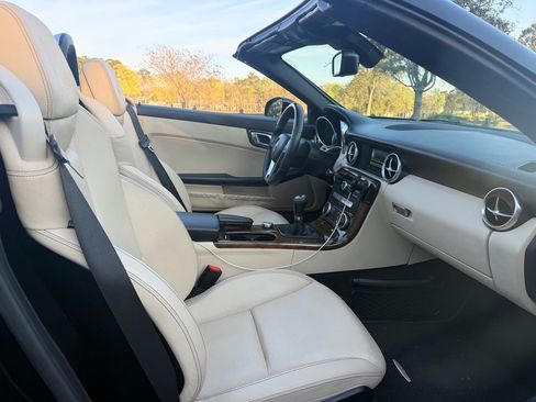 Used 2015 Mercedes-Benz SLK 250 image 17
