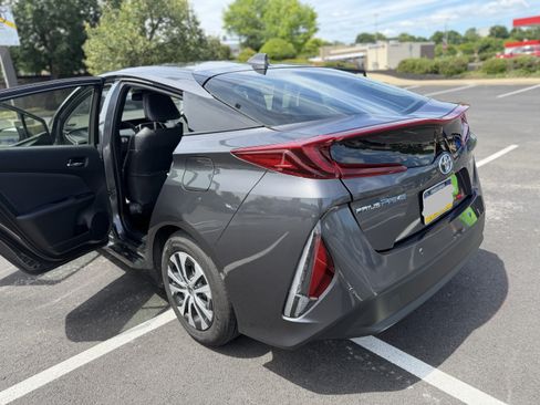 Used 2021 Toyota Prius Prime Limited FWD image 23