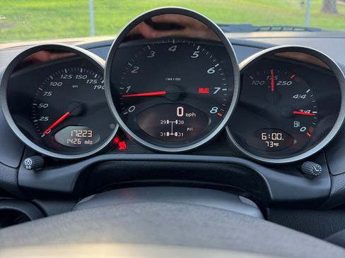 Used 2011 Porsche Boxster Spyder image 32