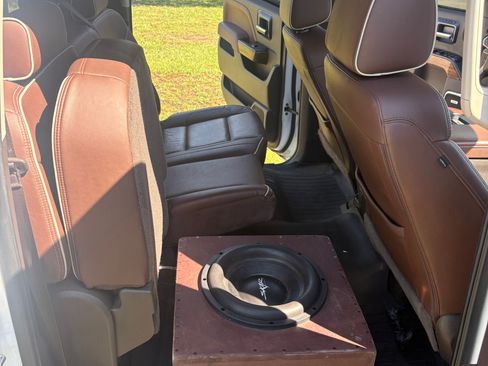 Used 2016 Chevrolet Silverado 1500 High Country w/ High Country Premium Package AWD/4WD image 9