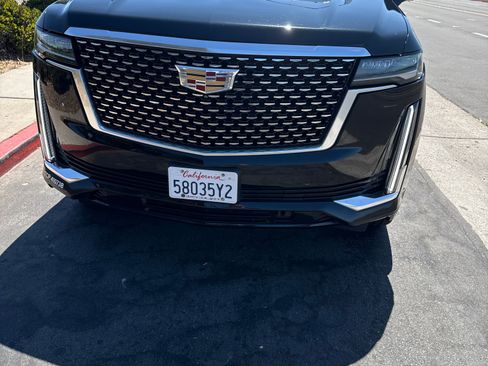 Used 2022 Cadillac Escalade ESV Luxury image 2