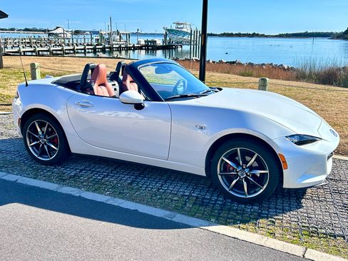 Used 2022 MAZDA MX-5 Miata Grand Touring image 1