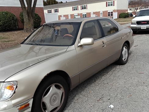 Used 2000 Lexus LS 400 image 12