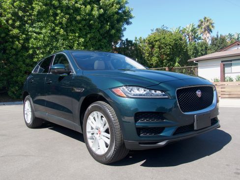 Used 2017 Jaguar F-PACE Prestige image 1