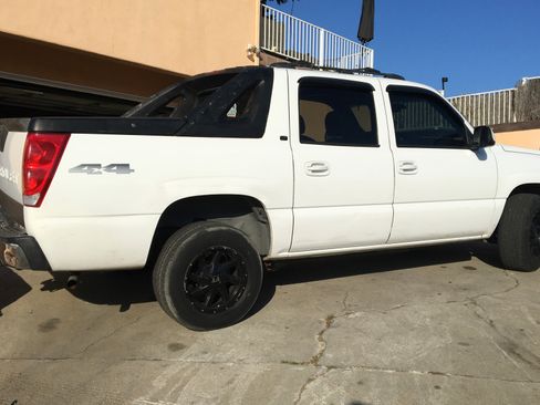 Used 2006 Chevrolet Avalanche LT w/ Preferred Equipment Group AWD/4WD image 1