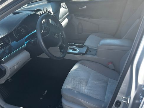 Used 2014 Toyota Camry LE image 6