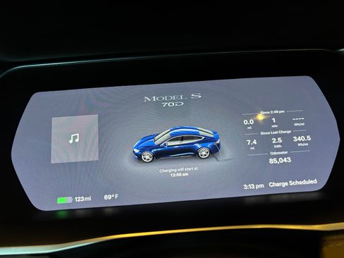 Used 2015 Tesla Model S 70D image 9