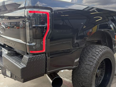 Used 2017 Ford F250 Lariat w/ Lariat Ultimate Package image 4